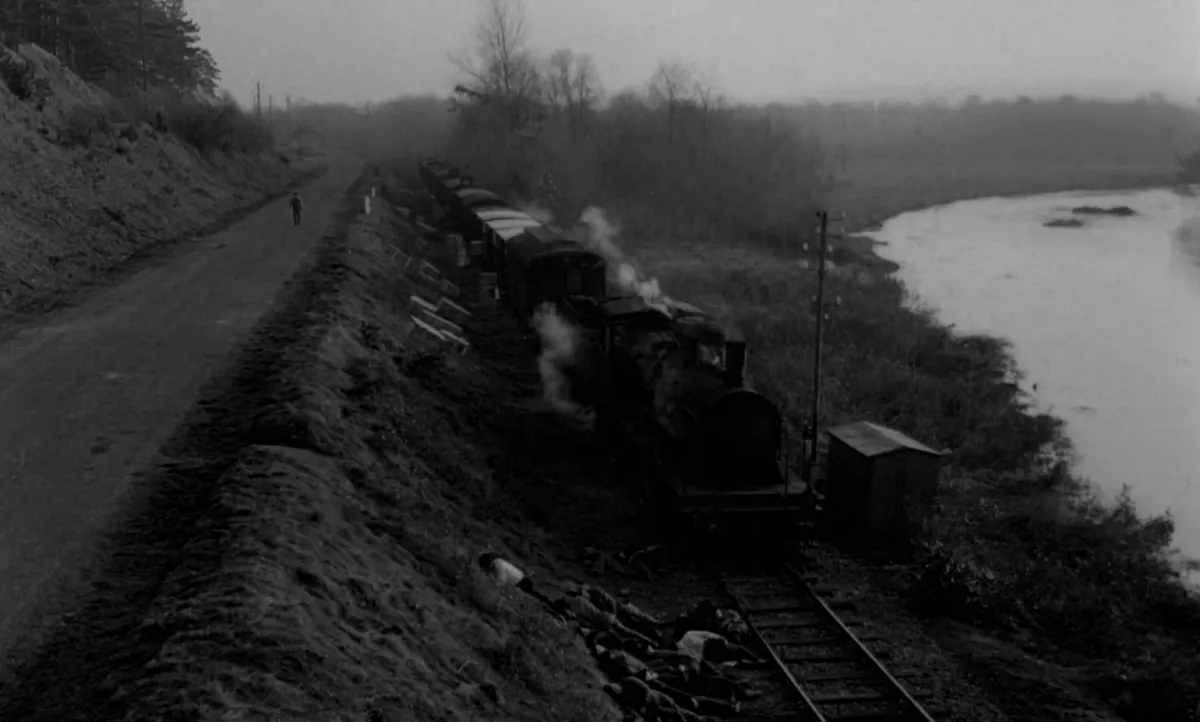 The Train: মানুষ নাকি শিল্পকর্মের মূল্য বেশি?